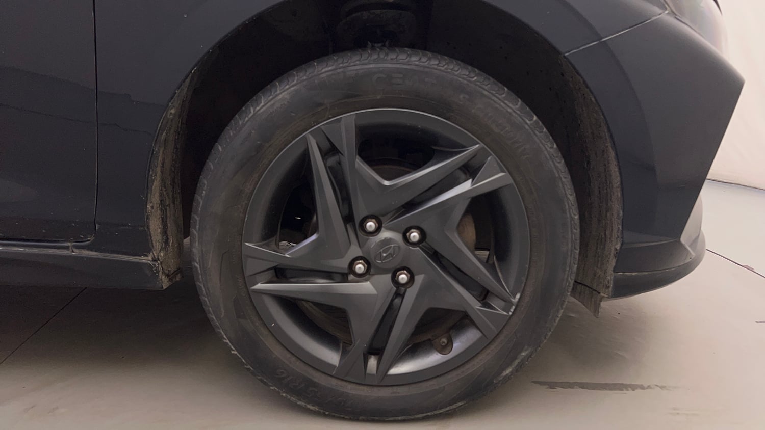 Used 2023 Hyundai i20 Sportz 1.2 IVT Petrol Automatic tyres RIGHT FRONT TYRE RIM VIEW
