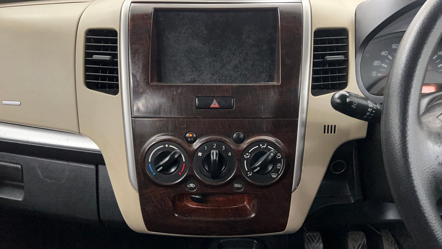 Used 2017 Maruti Suzuki Wagon R LXI CNG Cng Manual interior MUSIC SYSTEM & AC CONTROL VIEW