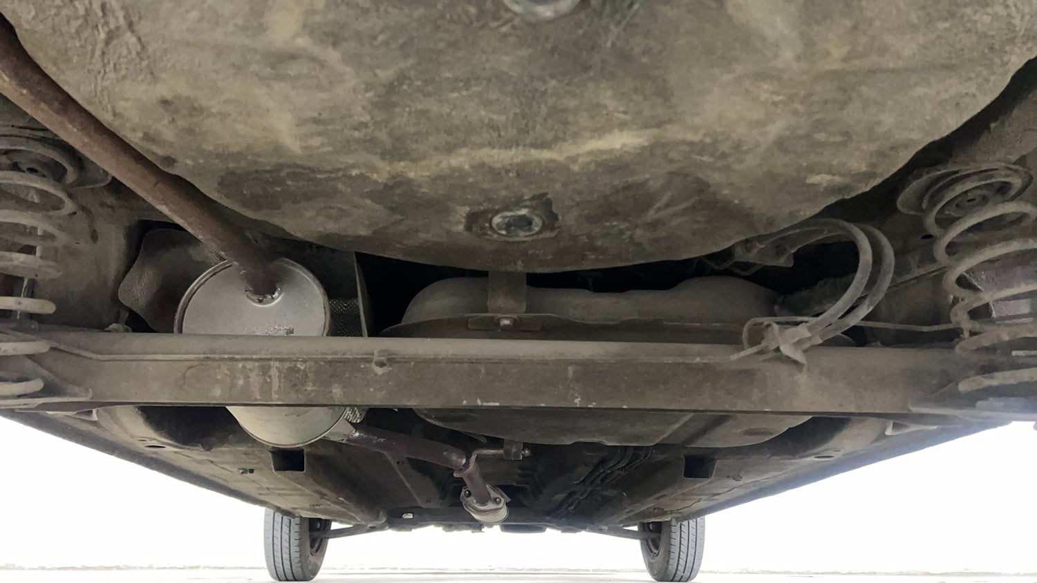 Used 2016 Renault Kwid RXT Petrol Manual extra REAR UNDERBODY VIEW (TAKEN FROM REAR)