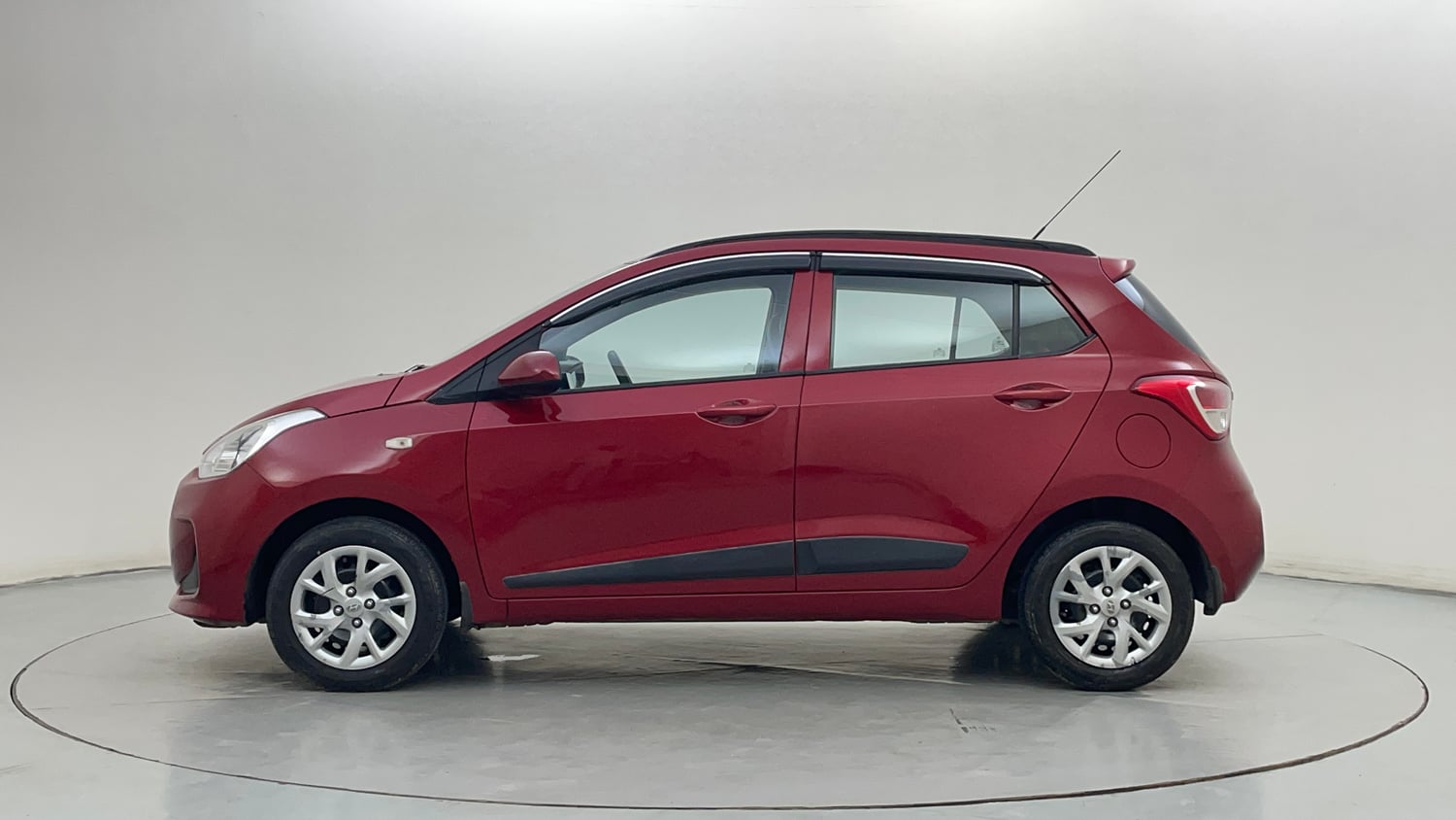 Used 2019 Hyundai Grand i10 Magna 1.2 Kappa VTVT Petrol Manual exterior LEFT SIDE VIEW