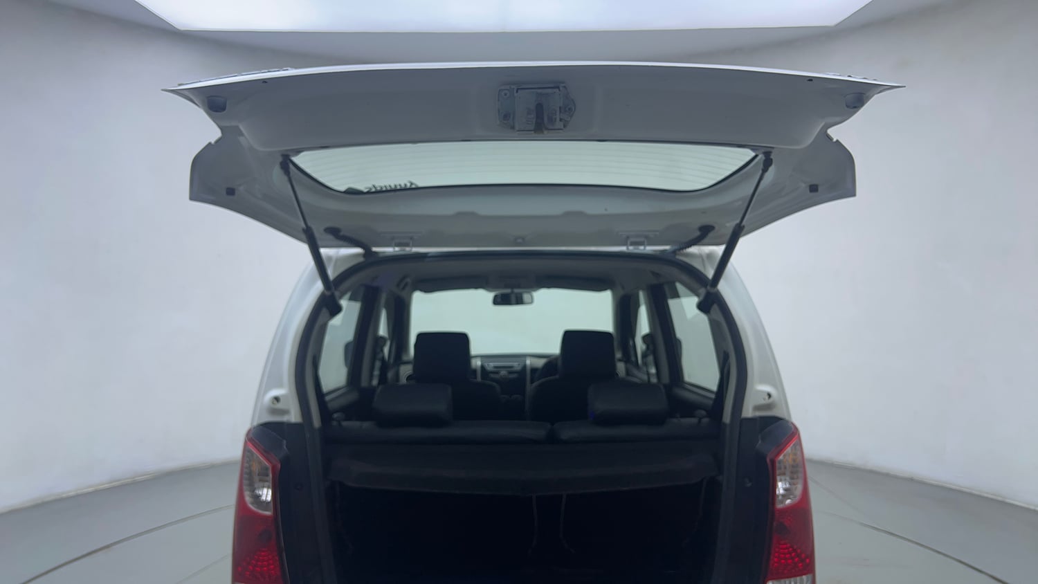 Used 2014 Maruti Suzuki Wagon R VXI Petrol Manual interior DICKY DOOR OPEN VIEW