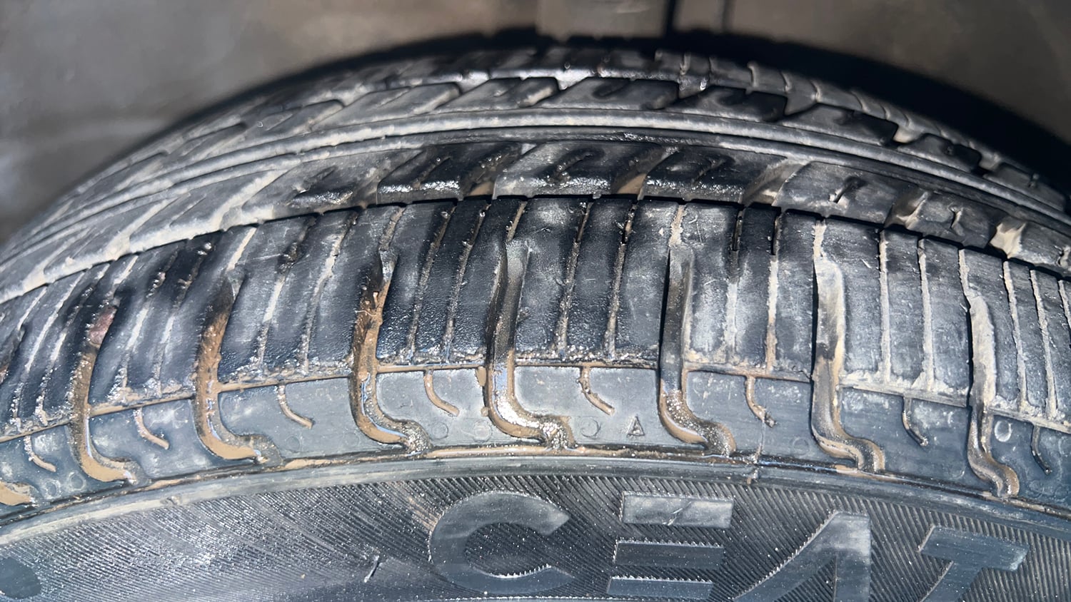 Used 2014 Maruti Suzuki Wagon R VXI Petrol Manual tyres LEFT FRONT TYRE TREAD VIEW