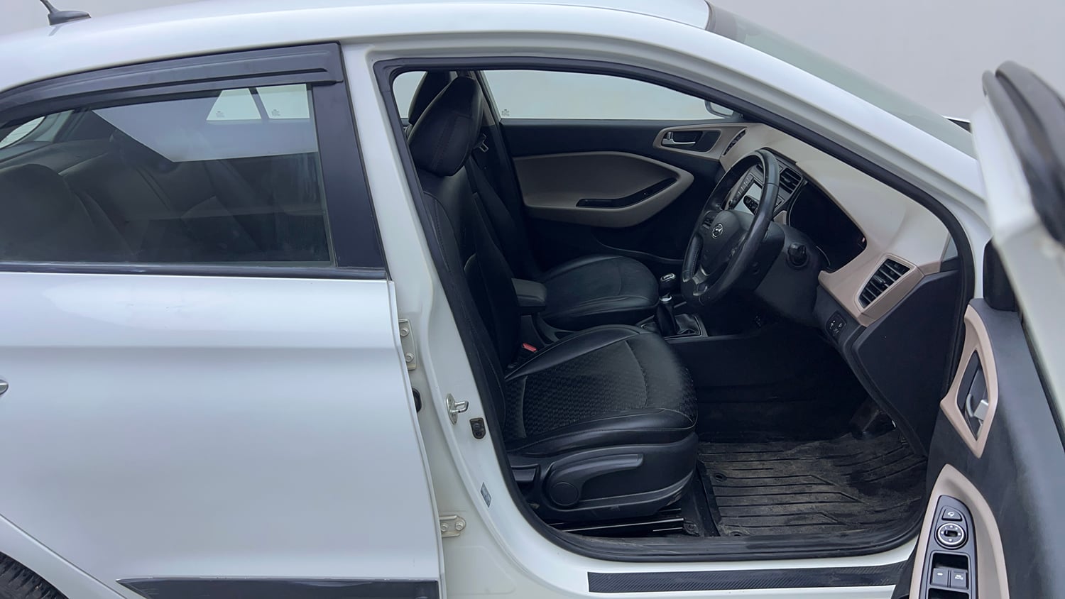 Used 2017 Hyundai Elite i20 Asta 1.2 (O) Petrol Manual interior RIGHT SIDE FRONT DOOR CABIN VIEW