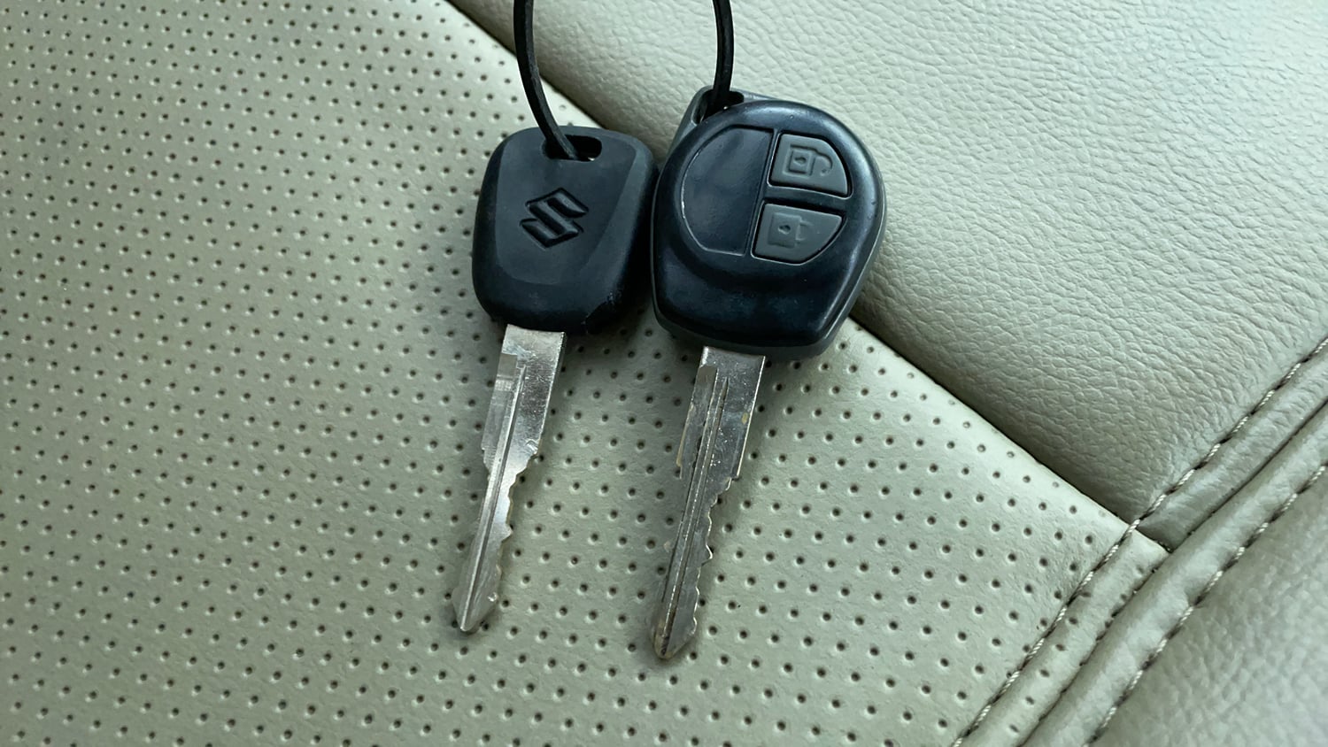 Used 2014 Maruti Suzuki Ertiga ZXi Petrol Manual extra CAR KEY VIEW