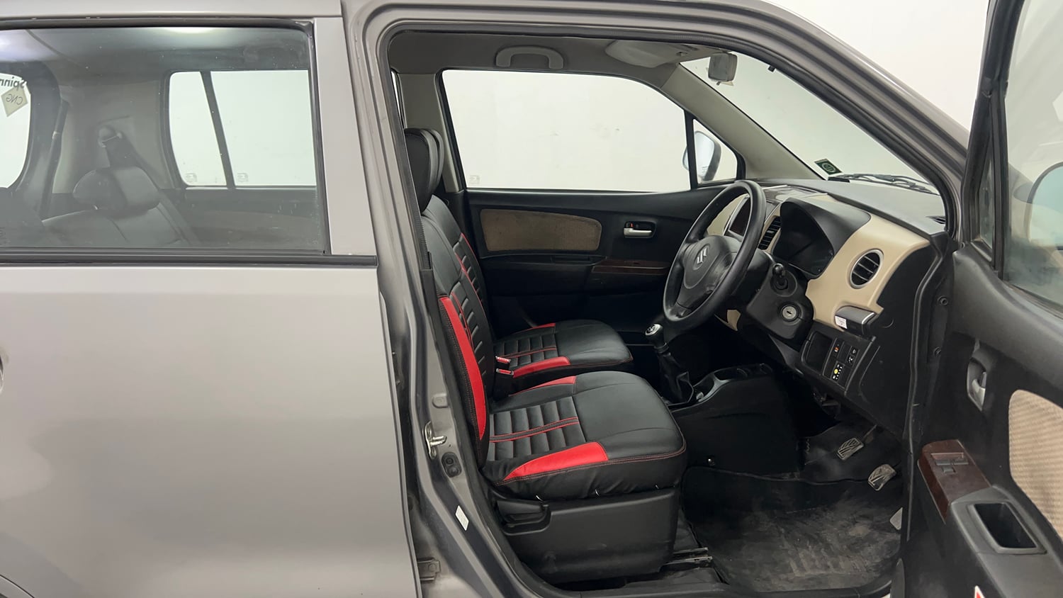 Used 2017 Maruti Suzuki Wagon R LXI CNG Cng Manual interior RIGHT SIDE FRONT DOOR CABIN VIEW