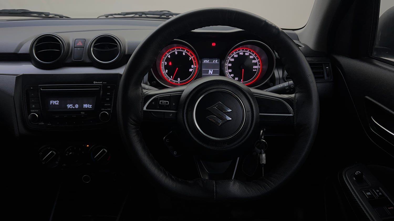Used 2019 Maruti Suzuki Swift VXi AMT Petrol Automatic top_features Steering mounted controls