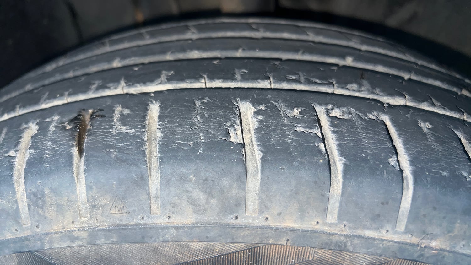 Used 2021 Tata Punch Accomplished Dazzle Pack MT Petrol Manual tyres RIGHT FRONT TYRE TREAD VIEW
