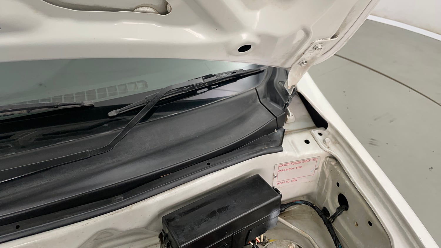 Used 2018 Maruti Suzuki Alto 800 LXi Petrol Manual engine ENGINE LEFT SIDE HINGE & APRON VIEW