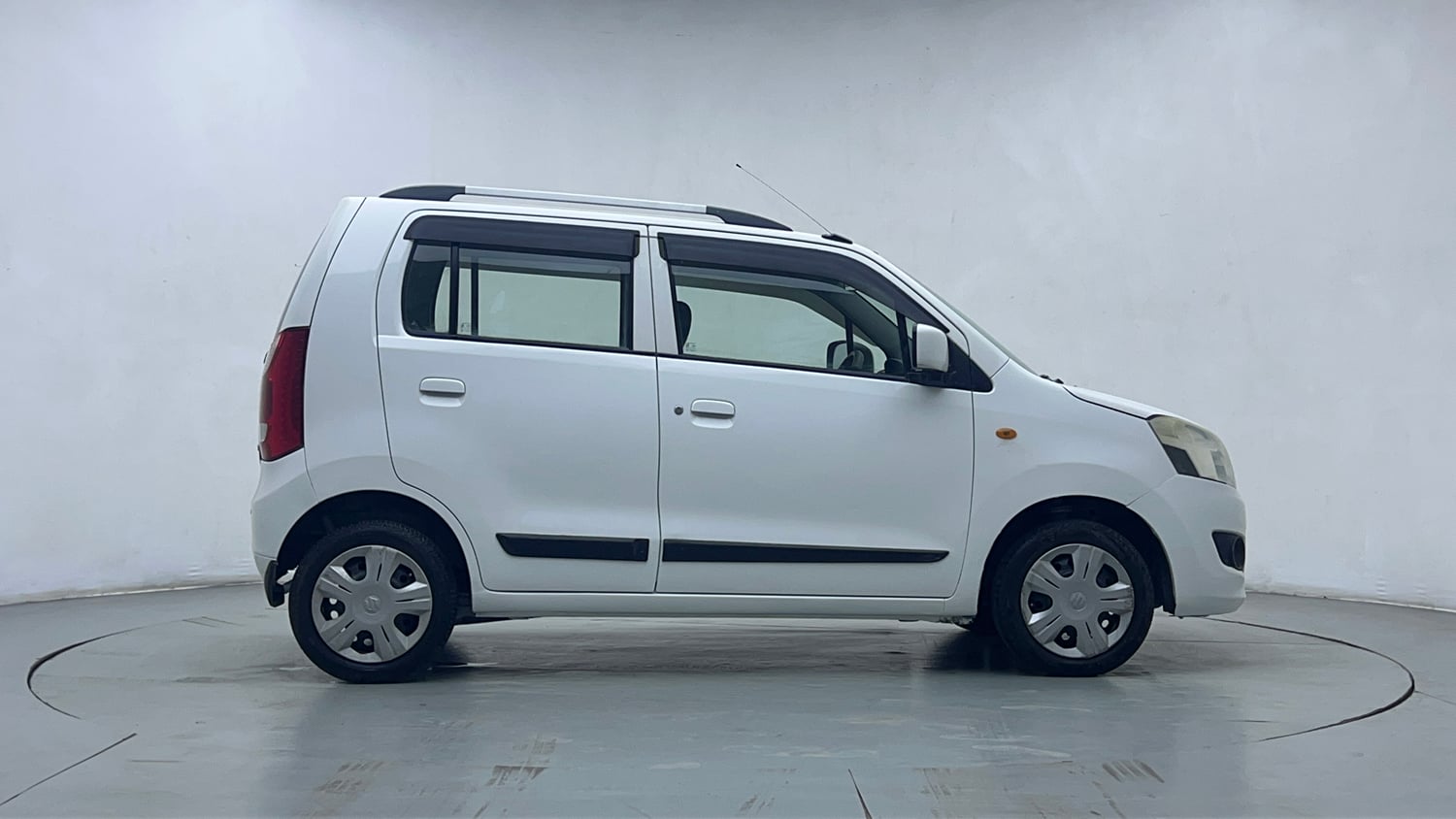 Used 2014 Maruti Suzuki Wagon R VXI Petrol Manual exterior RIGHT SIDE VIEW