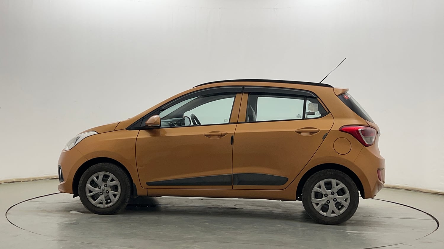 Used 2015 Hyundai Grand i10 Sportz 1.2 Kappa VTVT Petrol Manual exterior LEFT SIDE VIEW