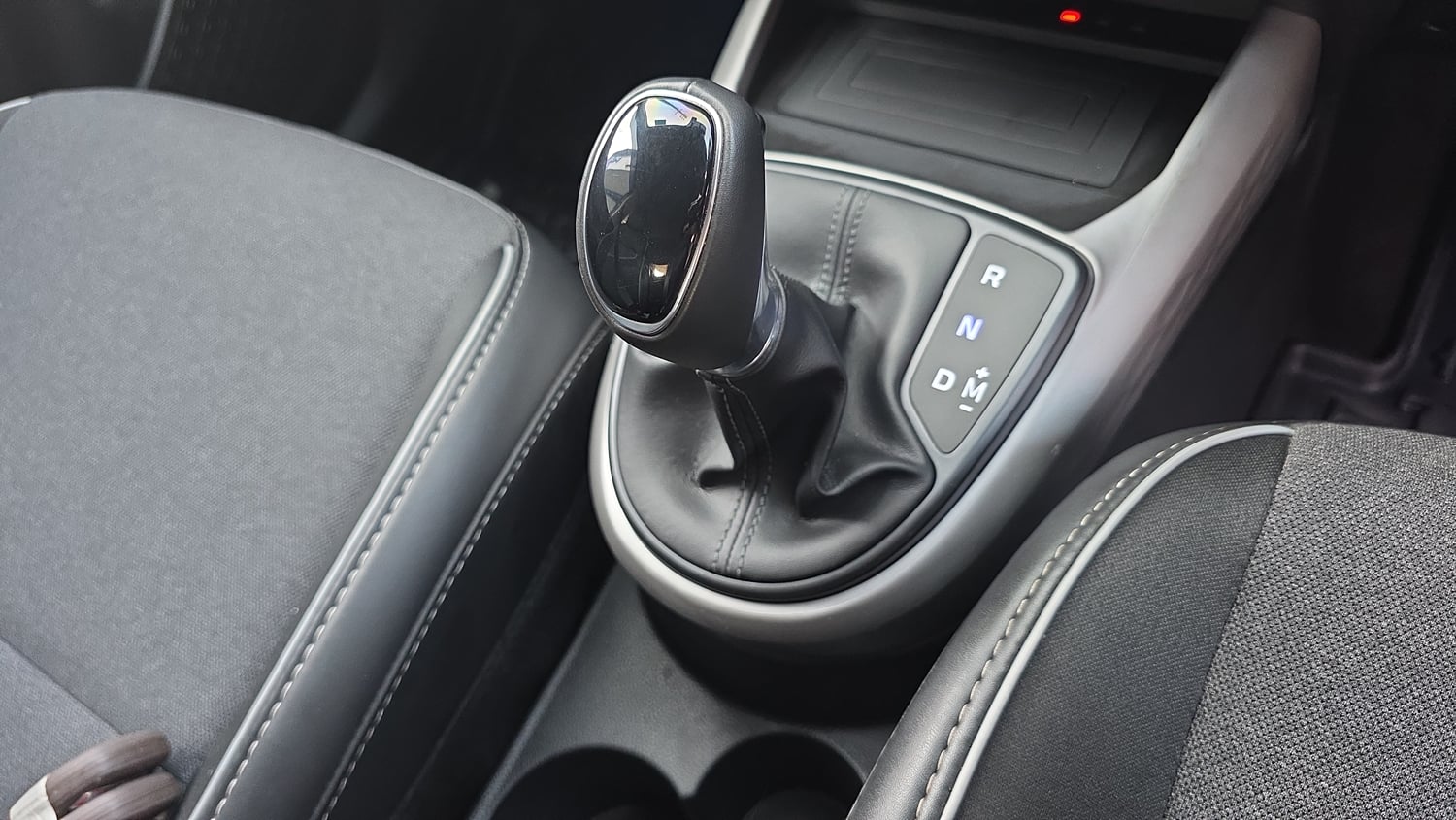 Used 2023 Hyundai Exter SX (O) Connect 1.2 AMT Petrol Automatic interior GEAR  KNOB VIEW