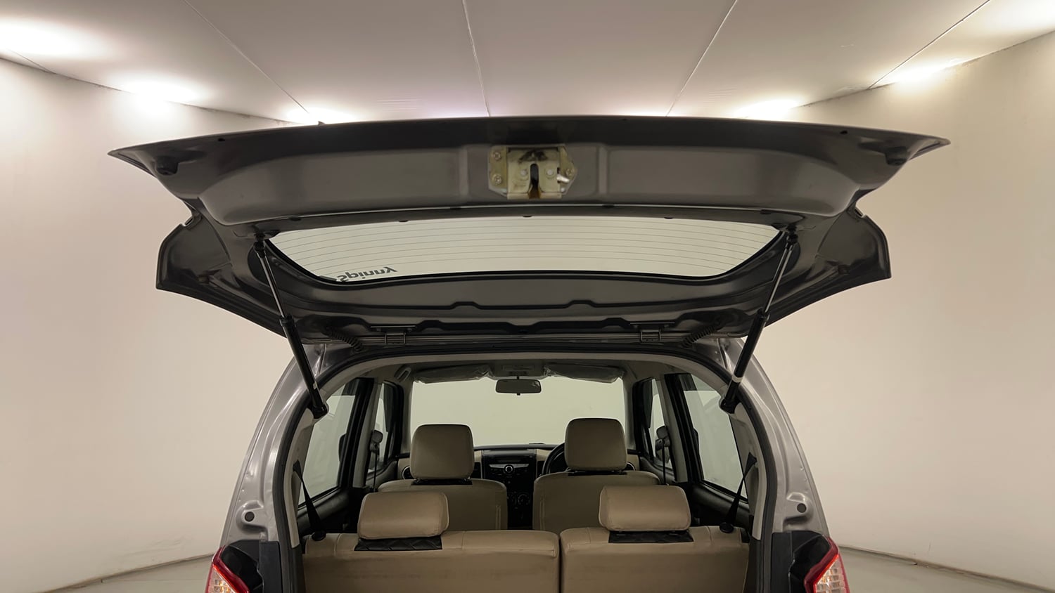Used 2018 Maruti Suzuki Wagon R VXI Petrol Manual interior DICKY DOOR OPEN VIEW