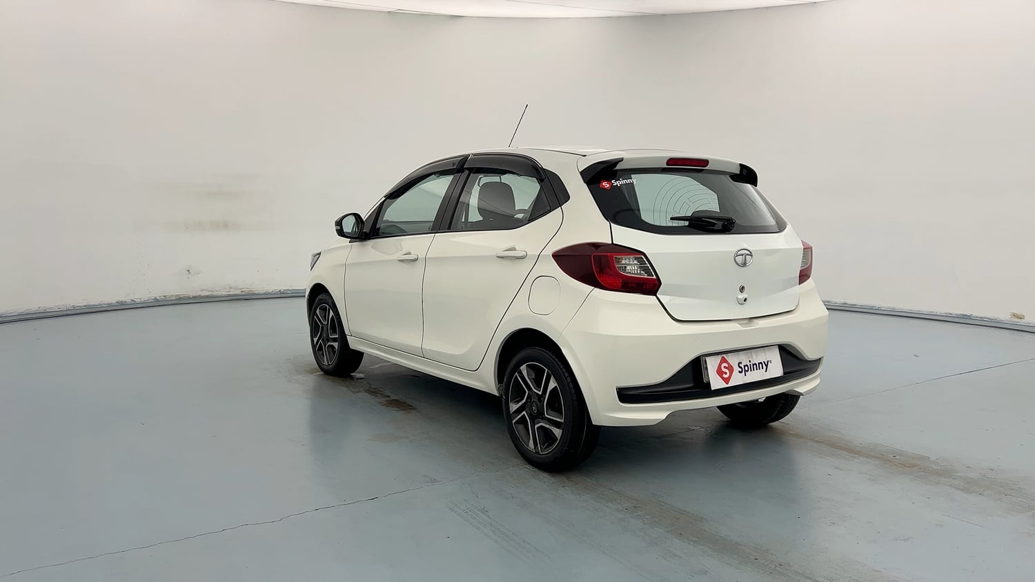 Used 2020 Tata Tiago XZ Plus Petrol Manual exterior LEFT REAR CORNER VIEW