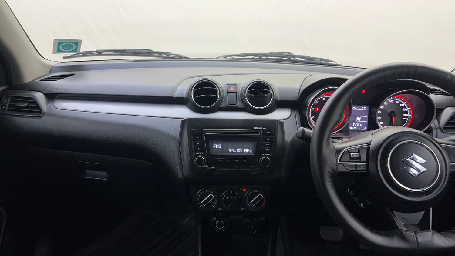 Used 2019 Maruti Suzuki Swift VXi AMT Petrol Automatic interior MUSIC SYSTEM & AC CONTROL VIEW