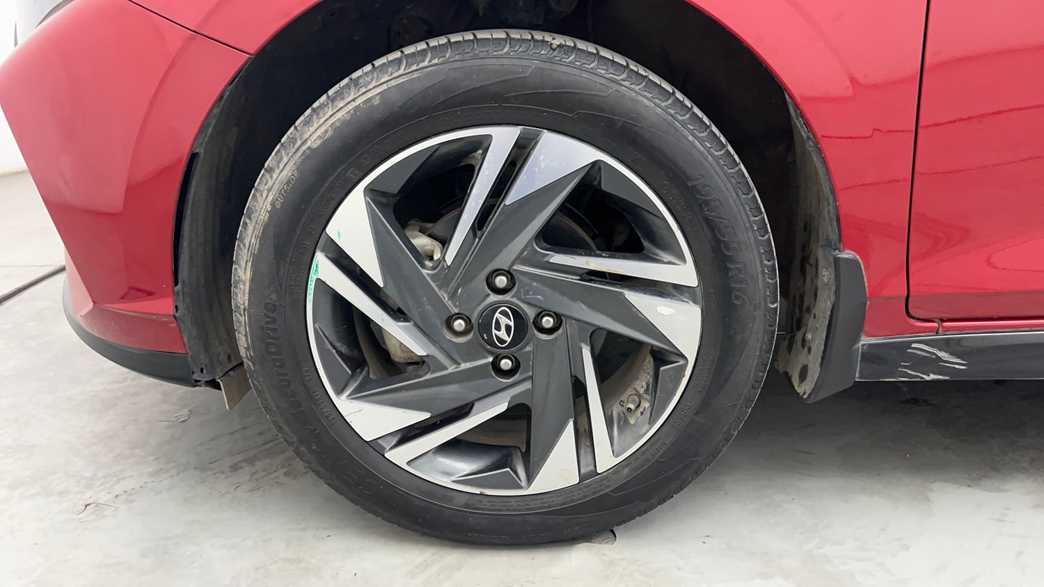 Used 2021 Hyundai New i20 Asta (O) 1.2 MT Petrol Manual tyres LEFT FRONT TYRE RIM VIEW