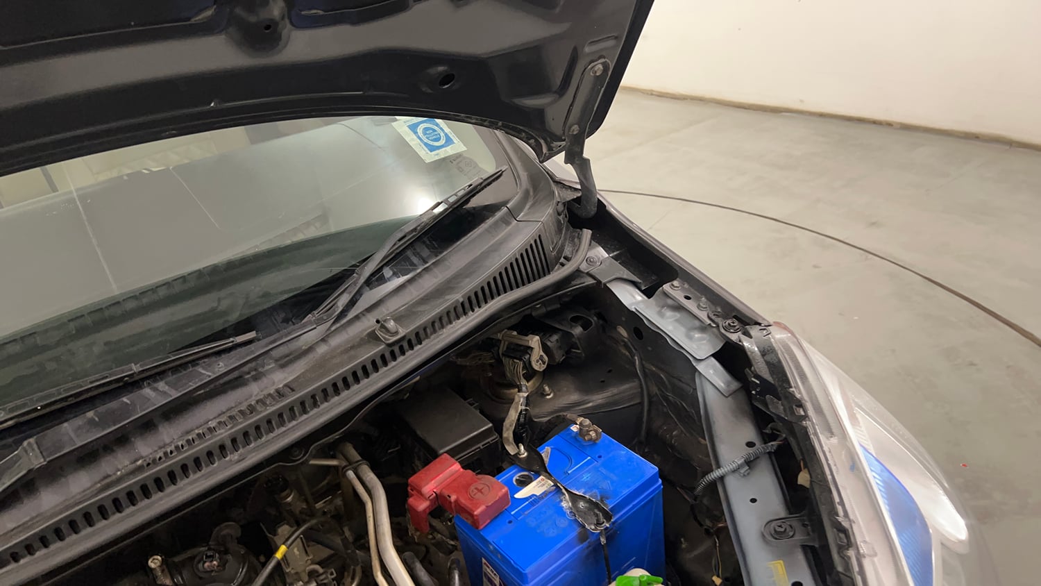 Used 2018 Maruti Suzuki Wagon R VXI Petrol Manual engine ENGINE LEFT SIDE HINGE & APRON VIEW