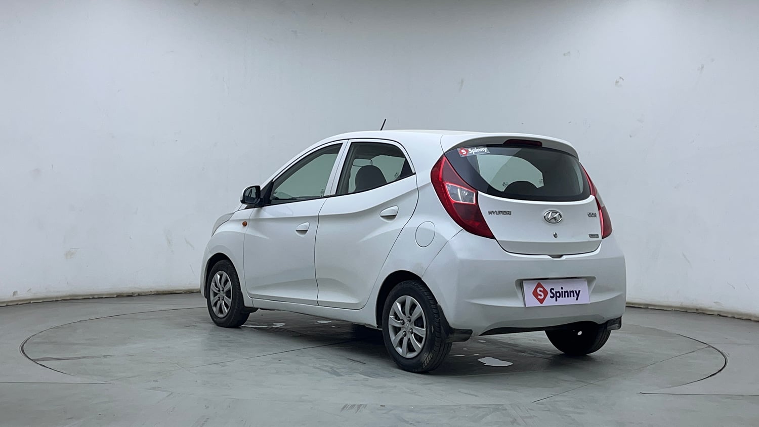 Used 2013 Hyundai Eon Sportz Petrol Manual exterior LEFT REAR CORNER VIEW