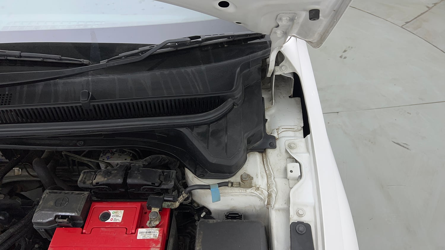 Used 2024 Hyundai New i20 Sportz 1.2 MT Petrol Manual engine ENGINE LEFT SIDE HINGE & APRON VIEW