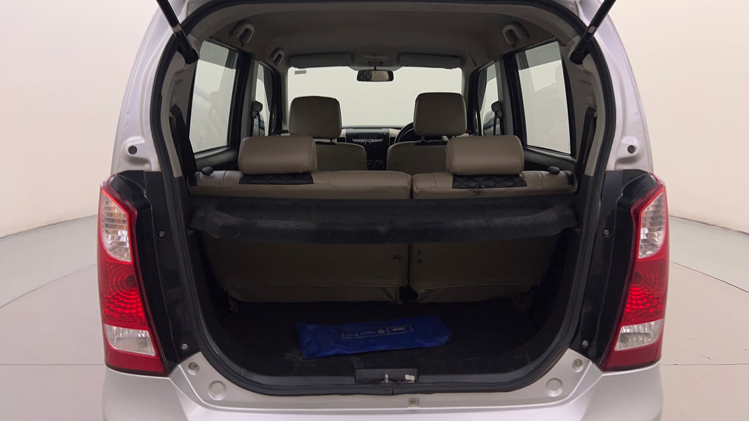 Used 2017 Maruti Suzuki Wagon R VXI Petrol Manual interior DICKY INSIDE VIEW