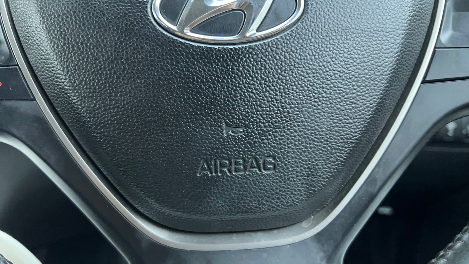 Used 2017 Hyundai Elite i20 Asta 1.2 (O) Petrol Manual top_features Airbags
