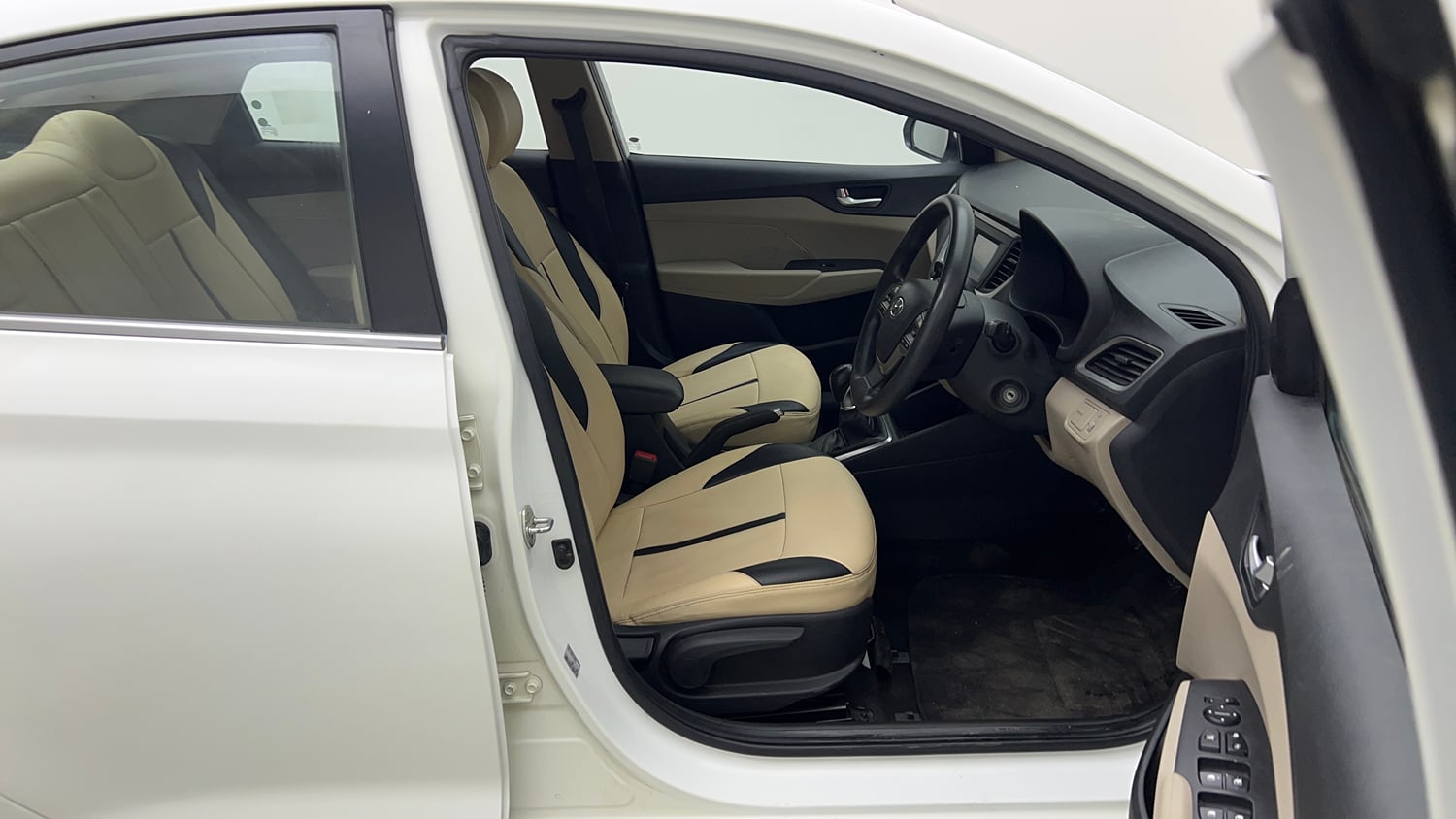 Used 2019 Hyundai Verna EX 1.4 VTVT Petrol Manual interior RIGHT SIDE FRONT DOOR CABIN VIEW