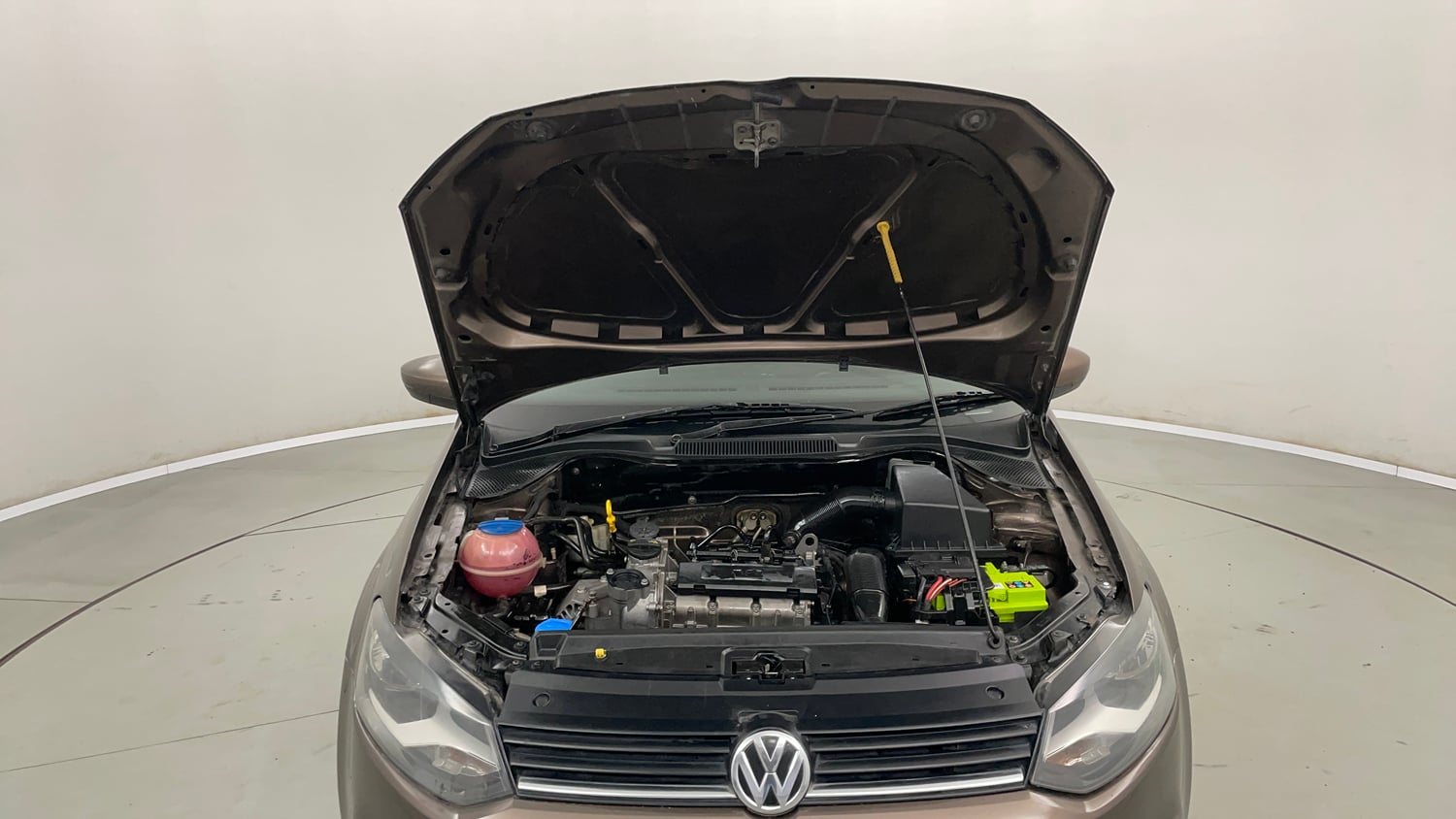 Used 2016 Volkswagen Polo Comfortline 1.2L (P) Petrol Manual engine ENGINE & BONNET OPEN FRONT VIEW