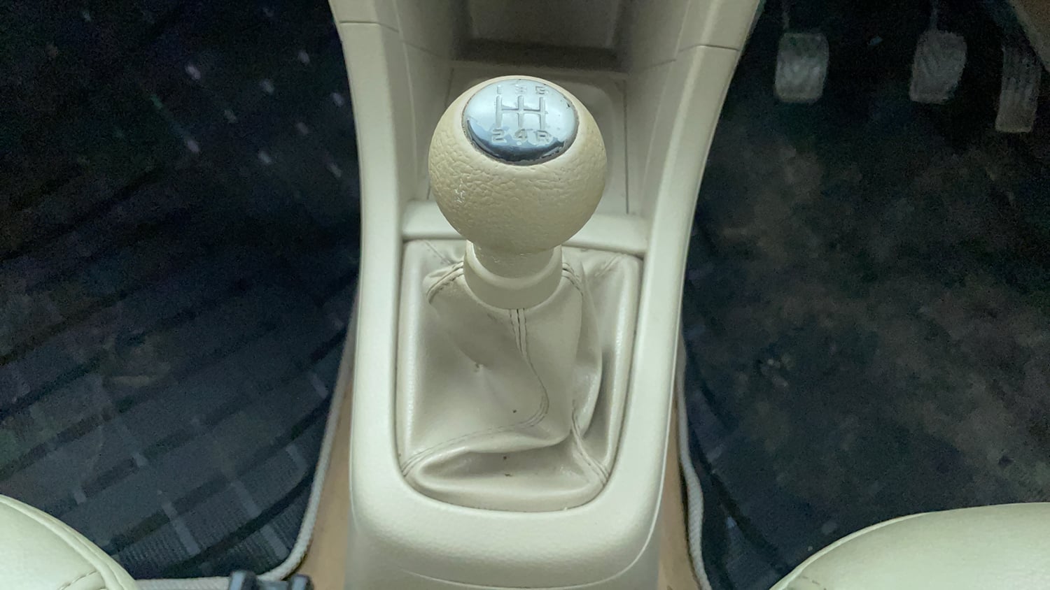 Used 2014 Maruti Suzuki Ertiga ZXi Petrol Manual interior GEAR  KNOB VIEW