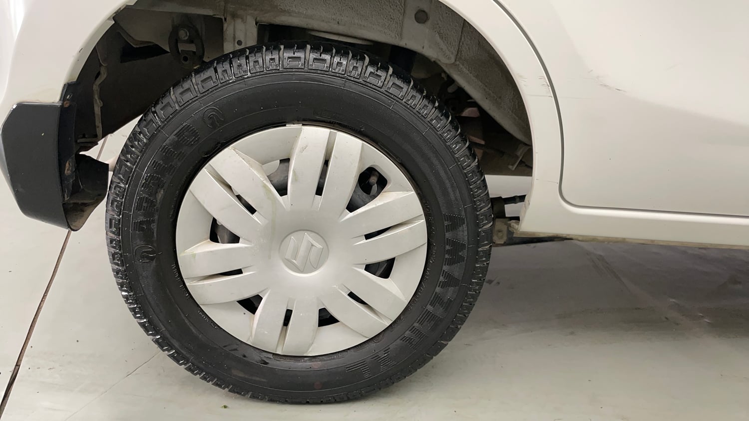 Used 2018 Maruti Suzuki Alto 800 LXi Petrol Manual tyres RIGHT REAR TYRE RIM VIEW