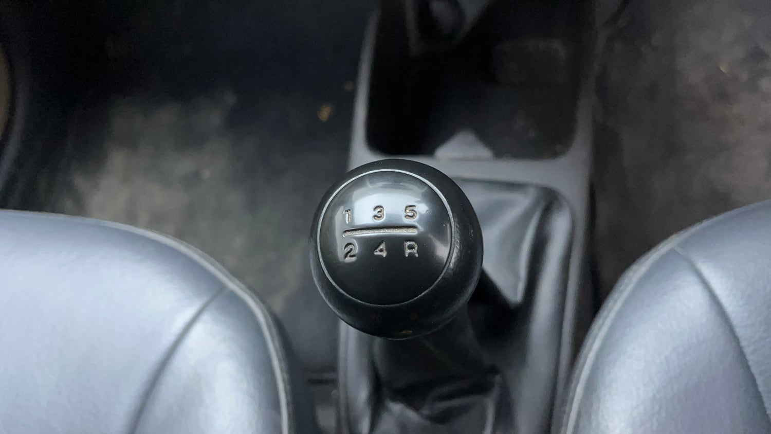 Used 2013 Hyundai Eon Sportz Petrol Manual interior GEAR  KNOB VIEW