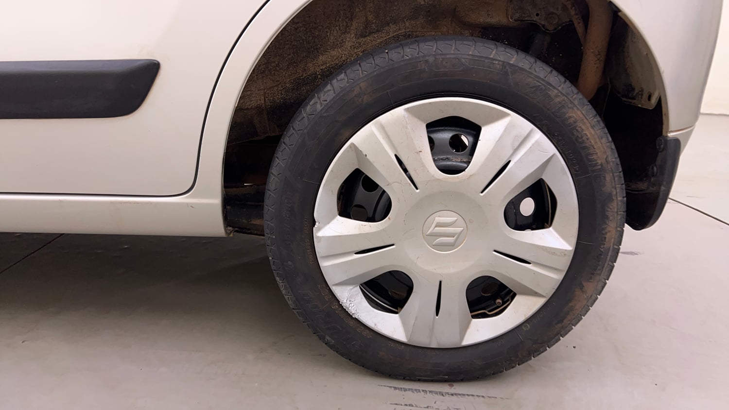 Used 2017 Maruti Suzuki Wagon R VXI Petrol Manual tyres LEFT REAR TYRE RIM VIEW