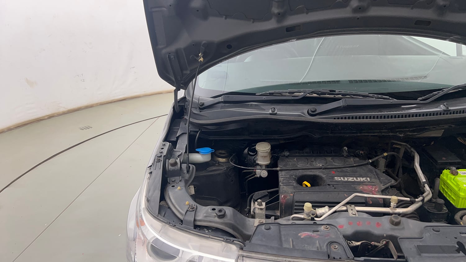 Used 2013 Maruti Suzuki Wagon R Stingray VXi Petrol Manual engine ENGINE RIGHT SIDE HINGE & APRON VIEW