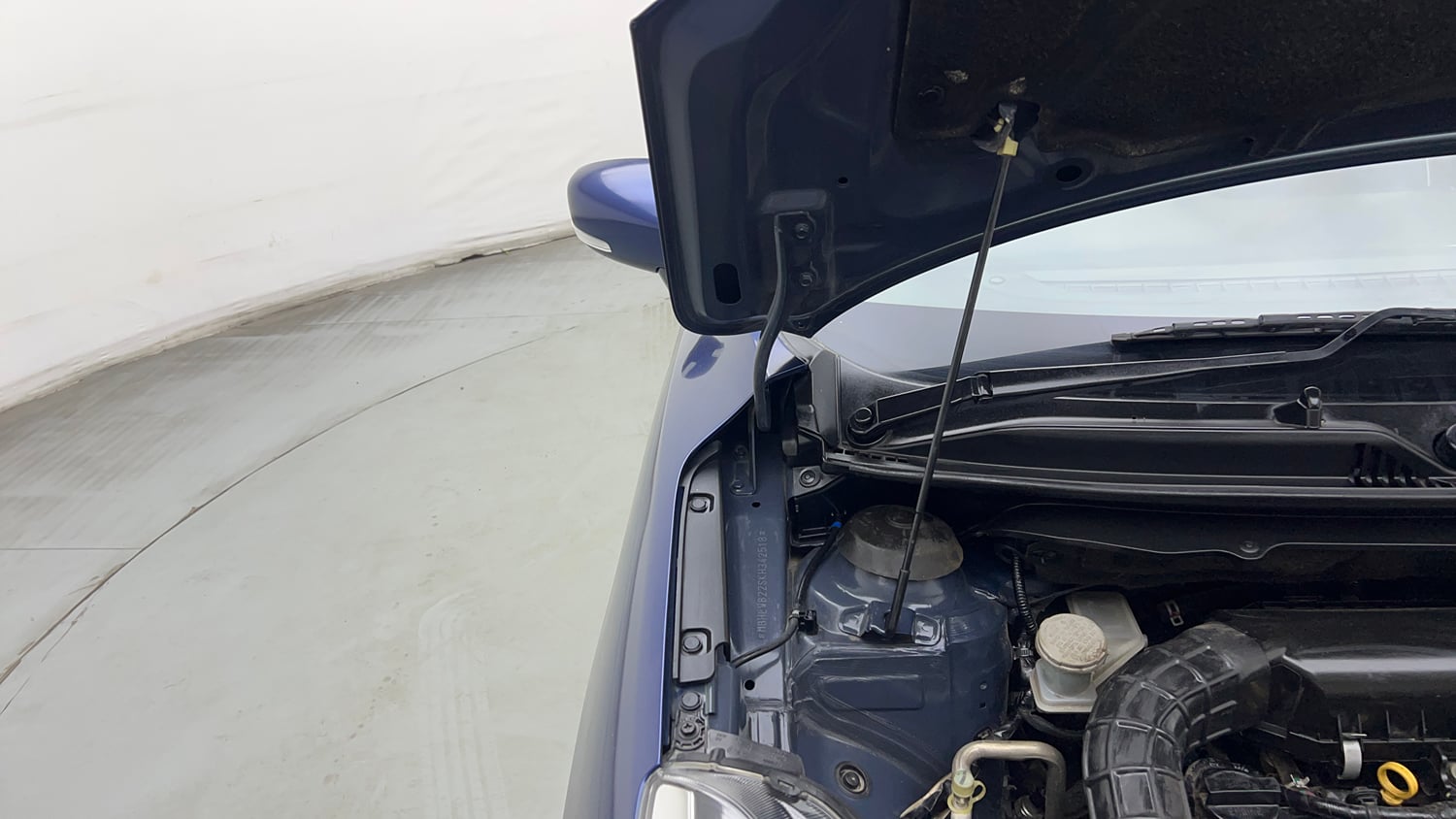Used 2019 Maruti Suzuki Baleno Zeta Petrol Manual engine ENGINE RIGHT SIDE HINGE & APRON VIEW