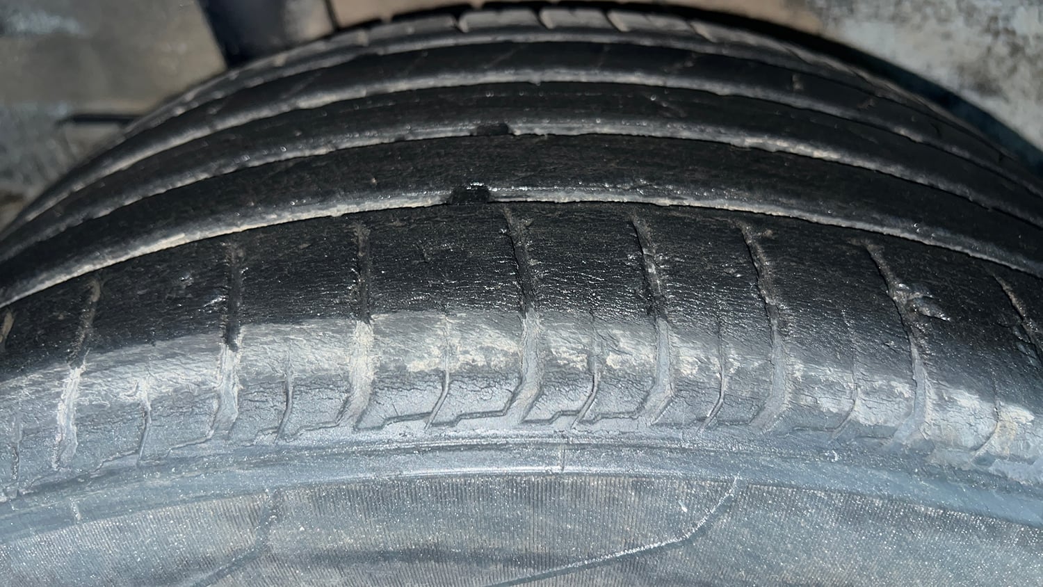 Used 2021 Hyundai Venue SX (O) 1.0 Turbo Petrol Manual tyres RIGHT REAR TYRE TREAD VIEW