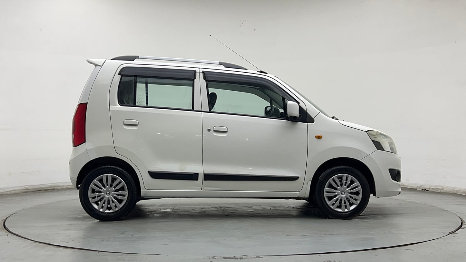Used 2016 Maruti Suzuki Wagon R 1.0 VXI AMT Petrol Automatic exterior RIGHT SIDE VIEW