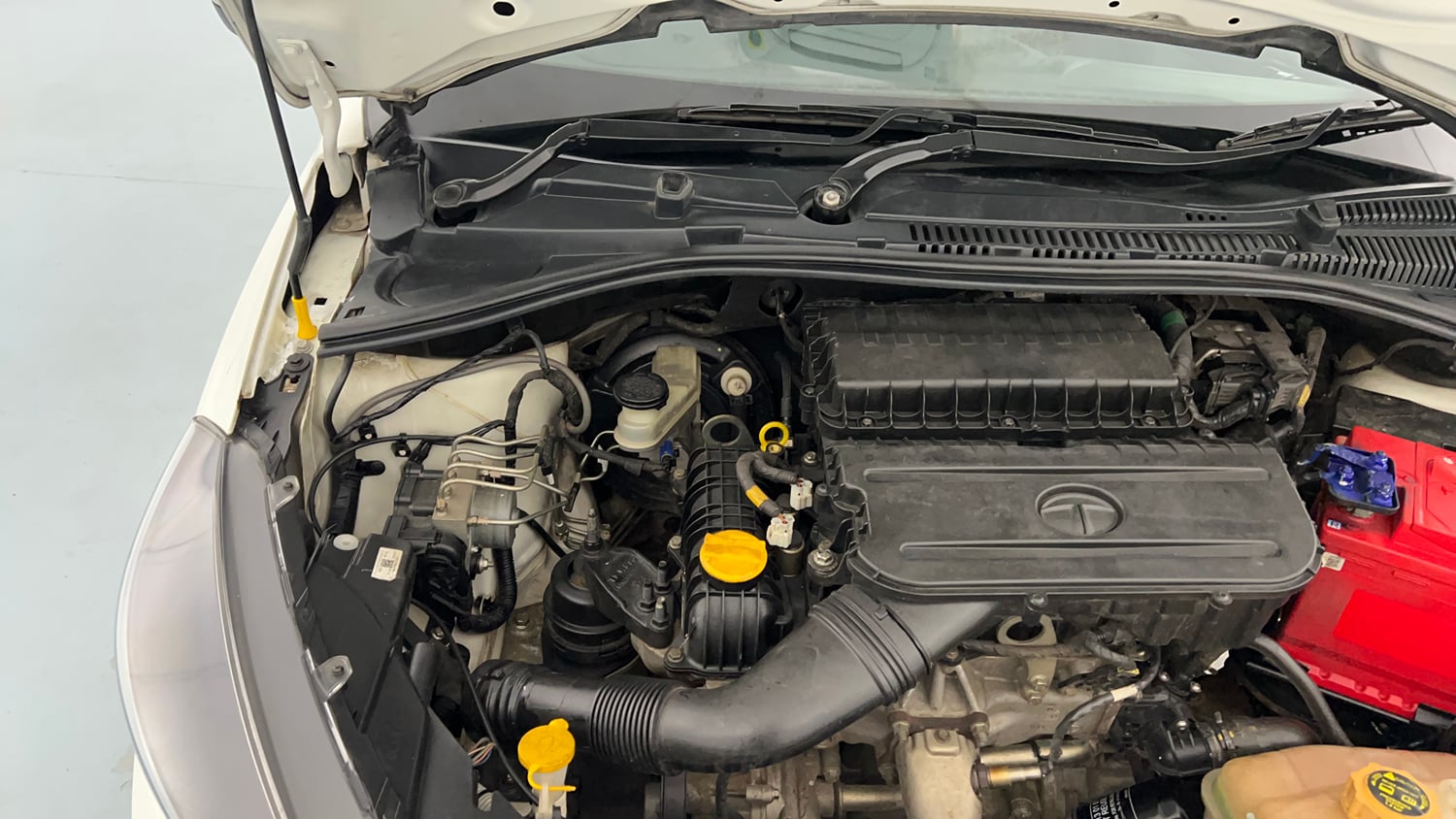 Used 2020 Tata Tiago XZ Plus Petrol Manual engine ENGINE RIGHT SIDE HINGE & APRON VIEW