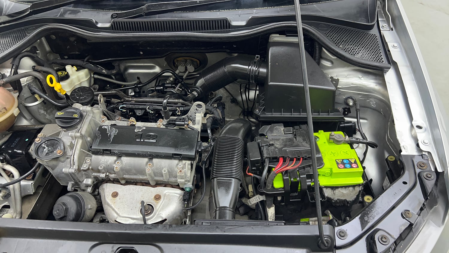 Used 2014 Volkswagen Polo Highline1.2L (P) Petrol Manual engine ENGINE LEFT SIDE VIEW