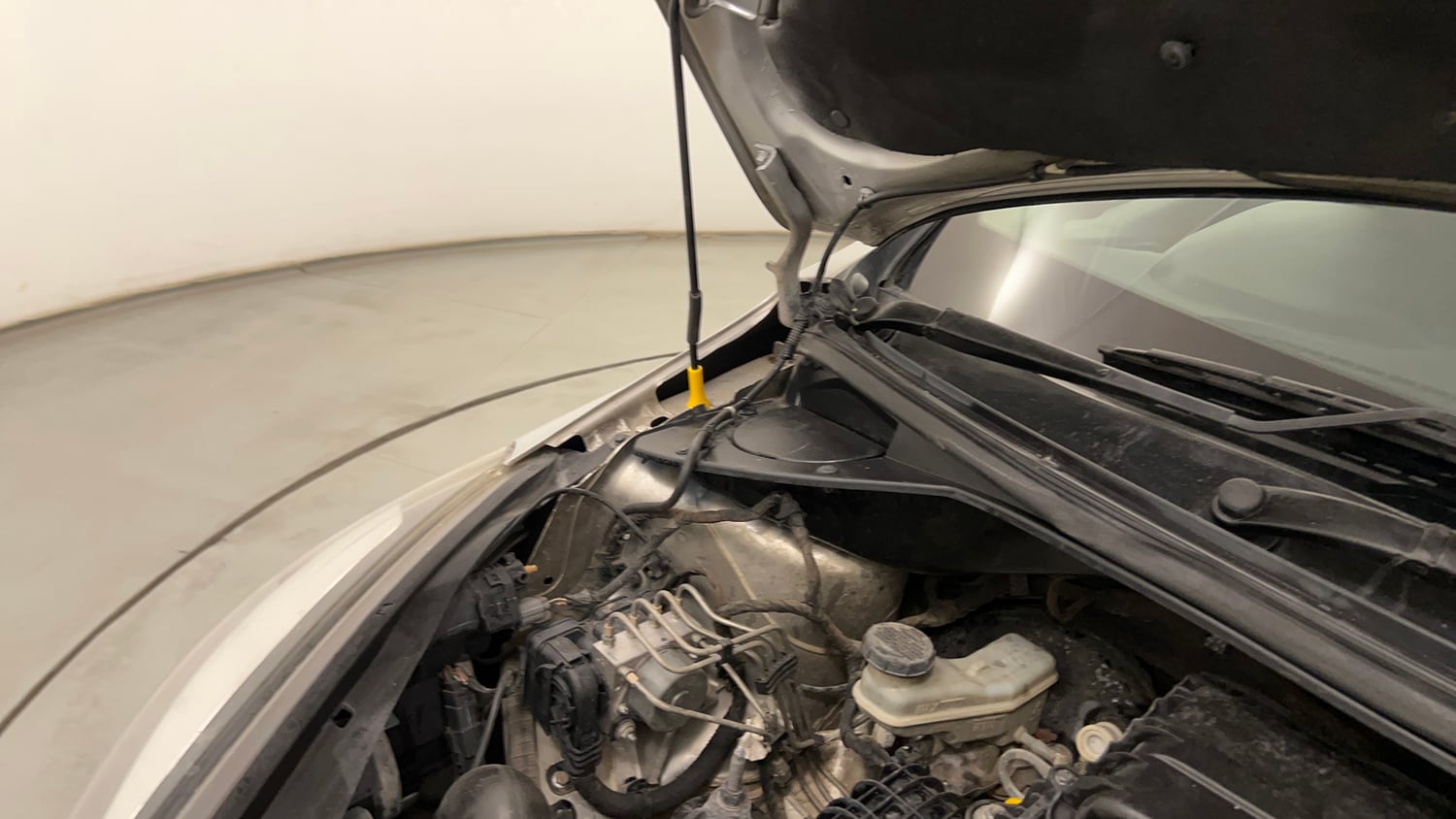 Used 2018 Tata Tigor Revotron XZ (O) Petrol Manual engine ENGINE RIGHT SIDE HINGE & APRON VIEW