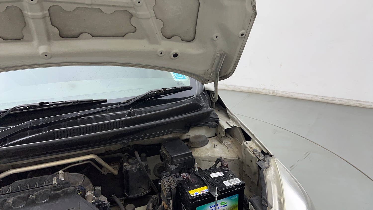 Used 2018 Maruti Suzuki Celerio ZXi AMT Petrol Automatic engine ENGINE LEFT SIDE HINGE & APRON VIEW