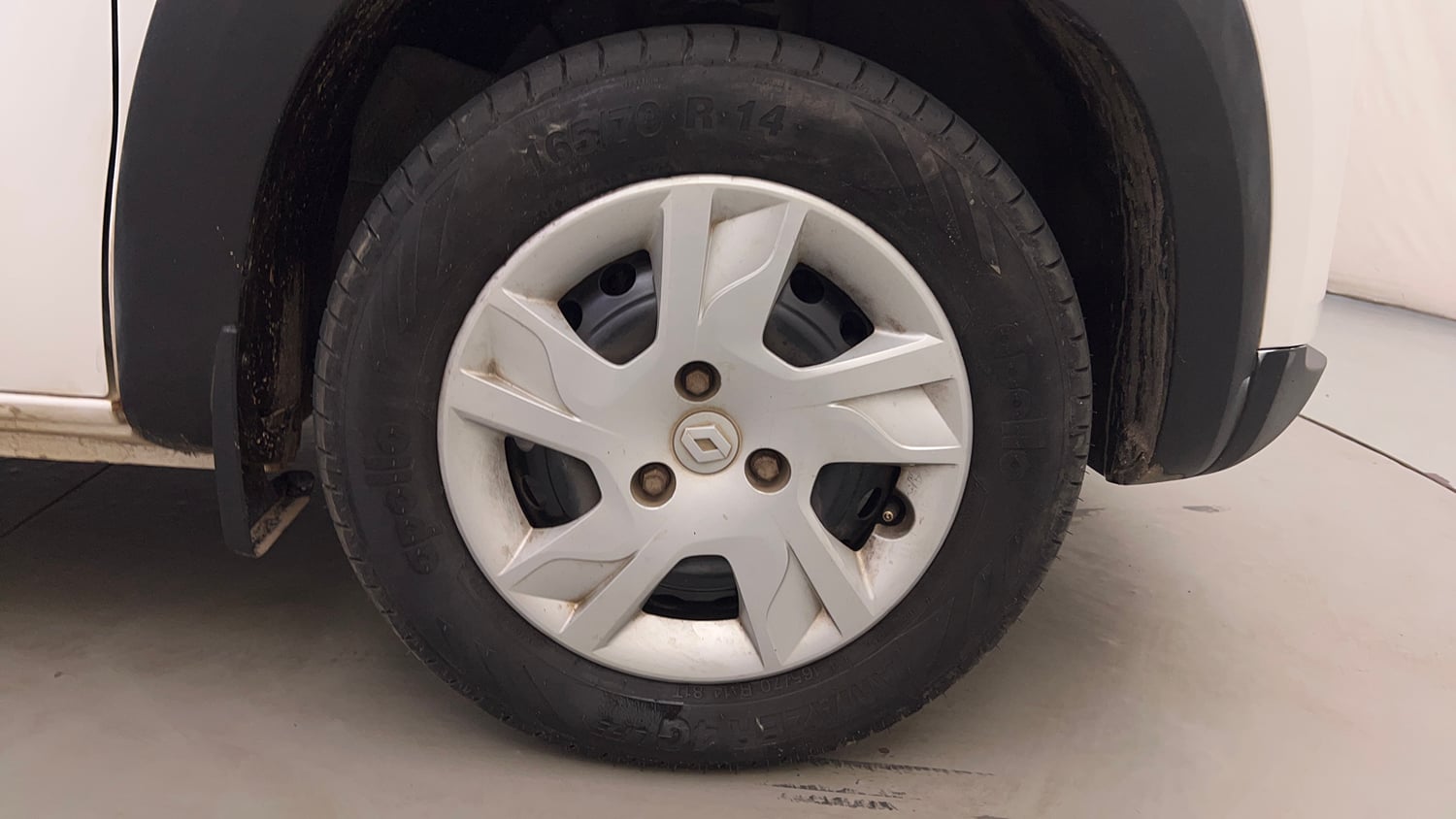 Used 2022 Renault Kwid RXL (O) 0.8 Petrol Manual tyres RIGHT FRONT TYRE RIM VIEW