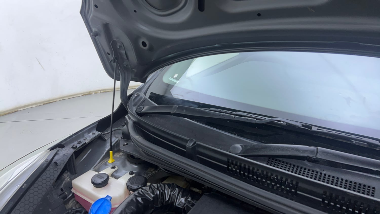 Used 2022 Hyundai Grand i10 Nios Asta 1.2 Kappa VTVT Petrol Manual engine ENGINE RIGHT SIDE HINGE & APRON VIEW