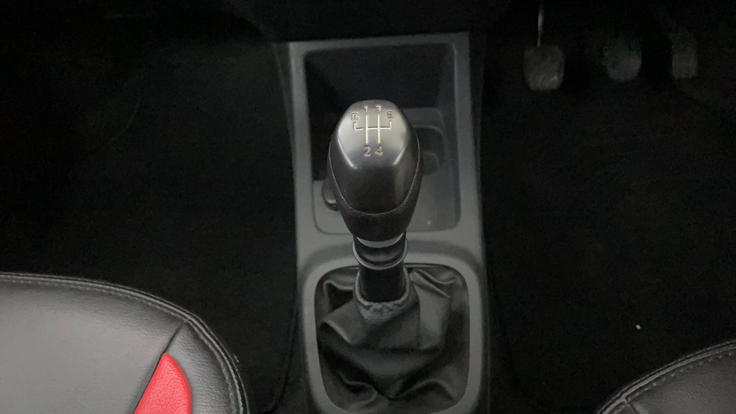 Used 2016 Renault Kwid 1.0 RXT Petrol Manual interior GEAR  KNOB VIEW