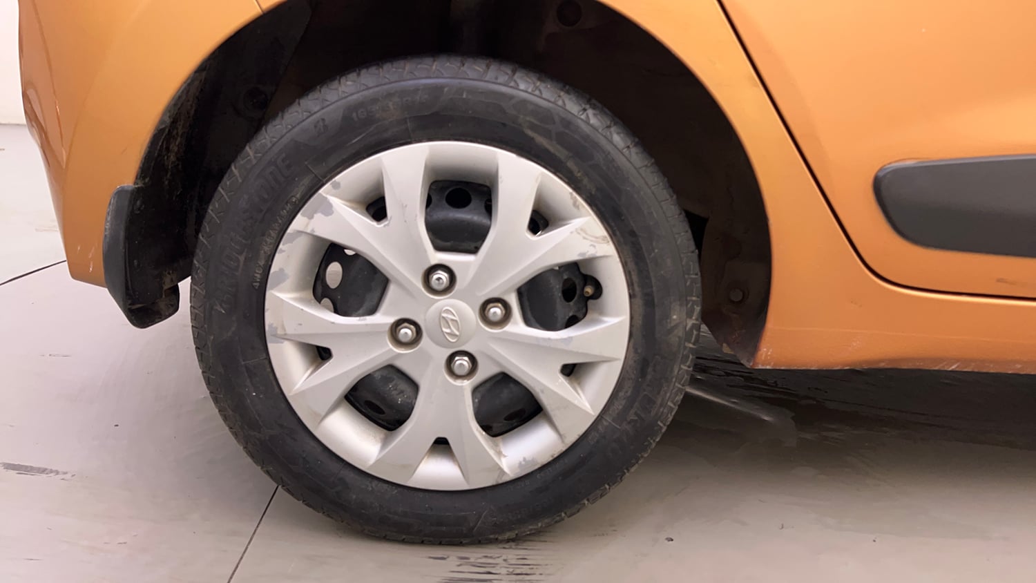 Used 2016 Hyundai Grand i10 Sportz 1.2 Kappa VTVT Petrol Manual tyres RIGHT REAR TYRE RIM VIEW