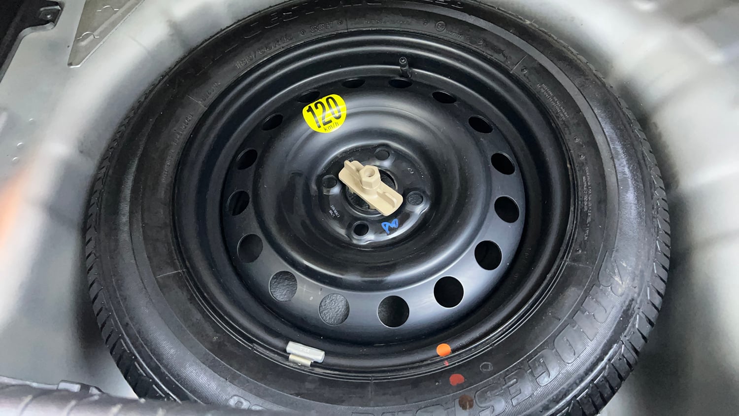 Used 2017 Hyundai Elite i20 Asta 1.2 (O) Petrol Manual tyres SPARE TYRE VIEW