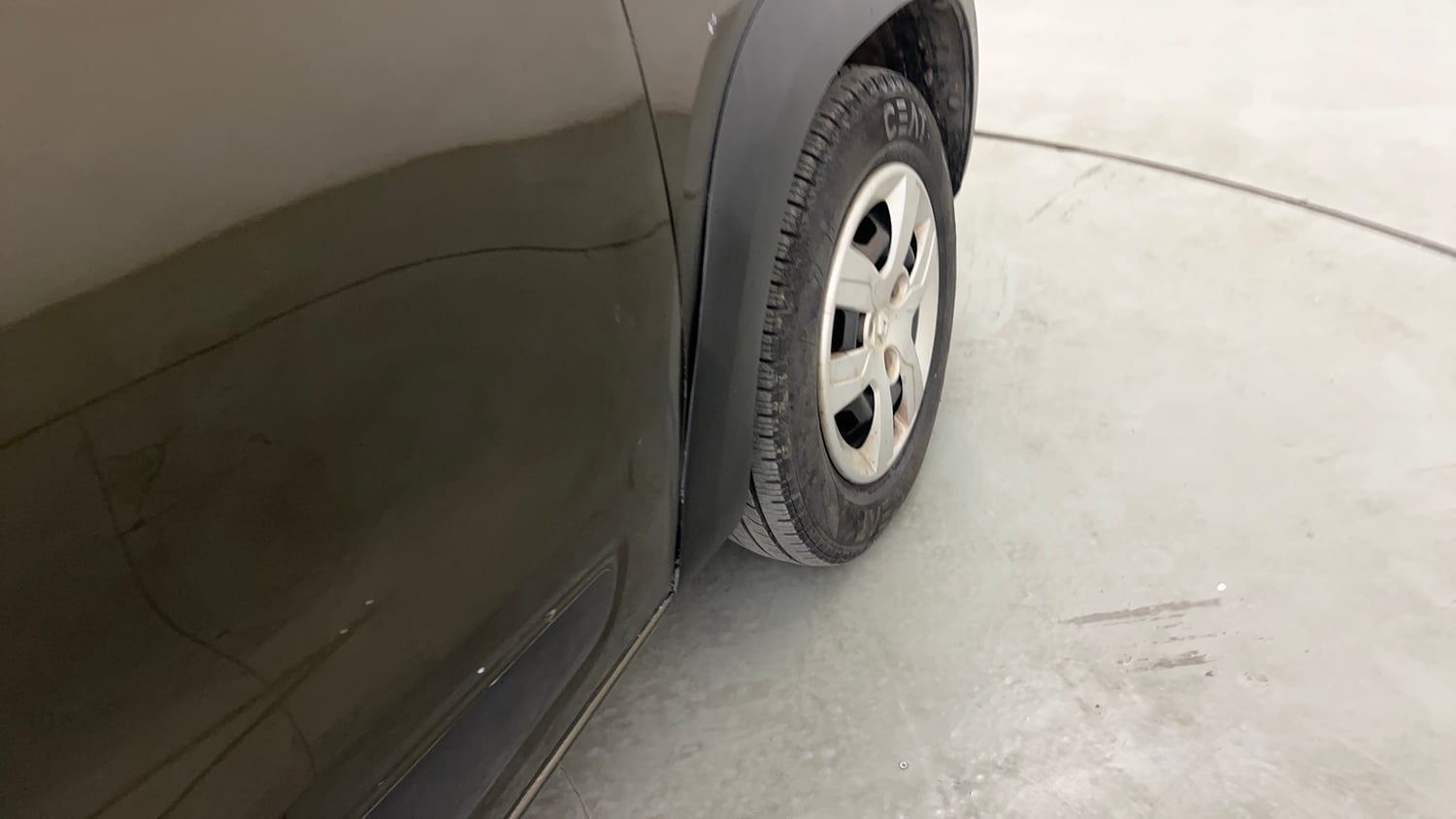 Used 2016 Renault Kwid RXT Petrol Manual dents MINOR SCRATCH