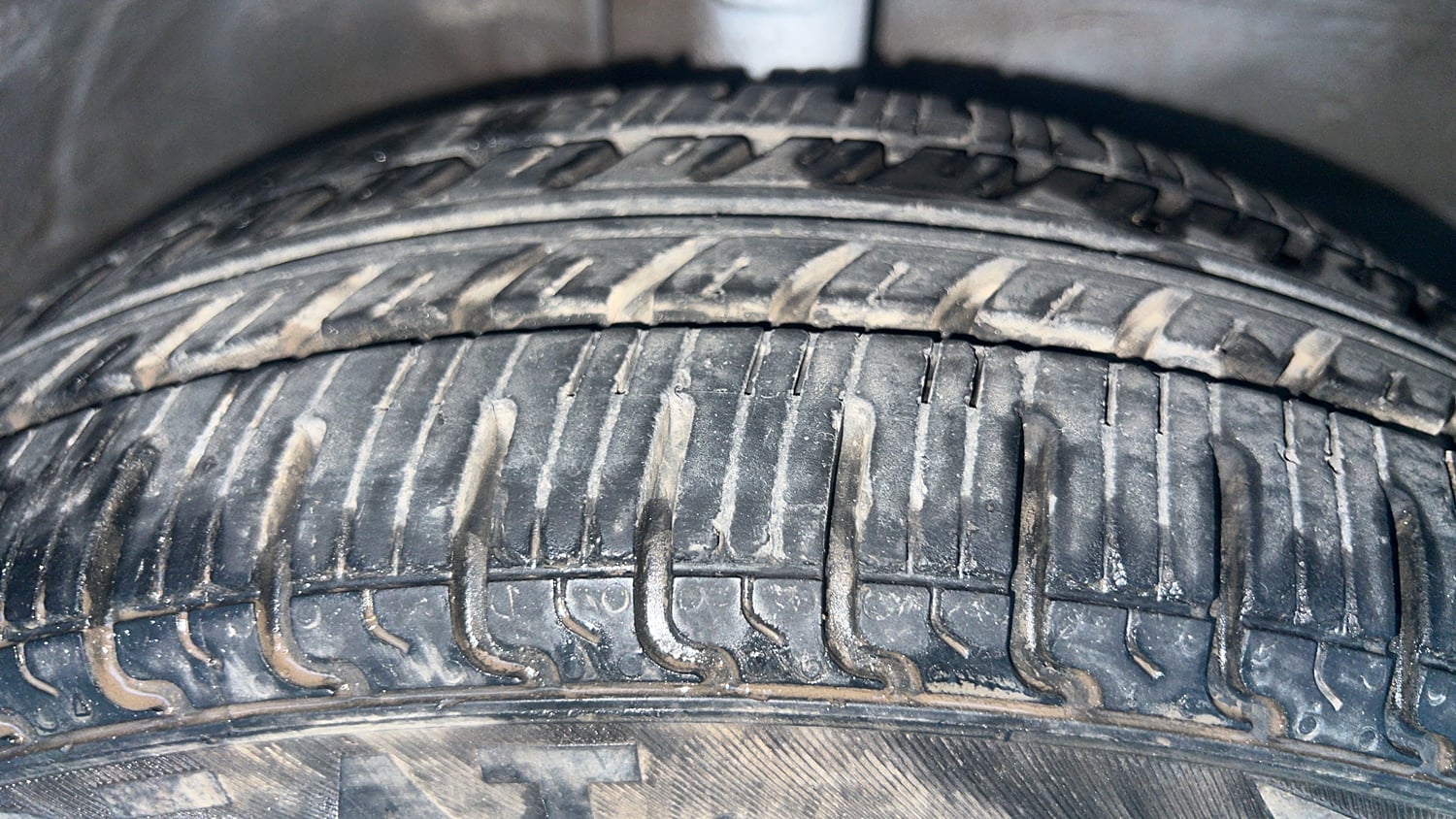 Used 2014 Maruti Suzuki Wagon R VXI Petrol Manual tyres RIGHT FRONT TYRE TREAD VIEW