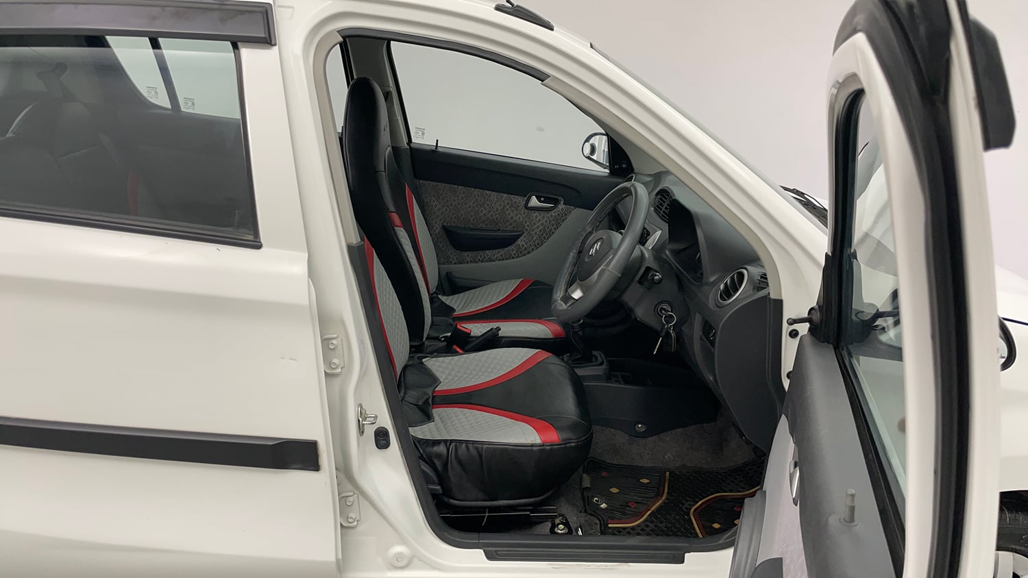 Used 2018 Maruti Suzuki Alto 800 LXi Petrol Manual interior RIGHT SIDE FRONT DOOR CABIN VIEW