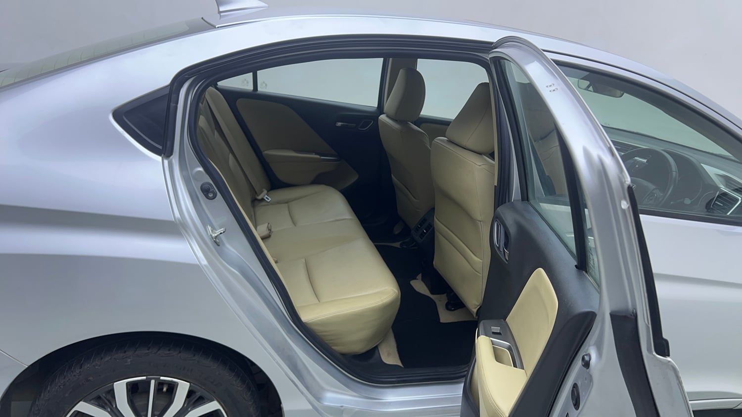 Used 2017 Honda City VX CVT Petrol Petrol Automatic interior RIGHT SIDE REAR DOOR CABIN VIEW