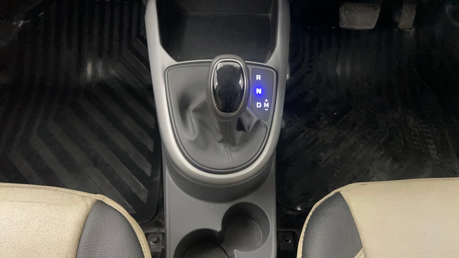 Used 2020 Hyundai Grand i10 Nios Sportz AMT 1.2 Kappa VTVT Petrol Automatic interior GEAR  KNOB VIEW
