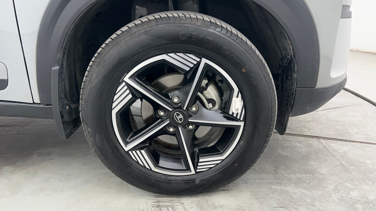 Used 2026 Tata Nexon Creative 1.2 Petrol 6MT Petrol Manual tyres RIGHT FRONT TYRE RIM VIEW
