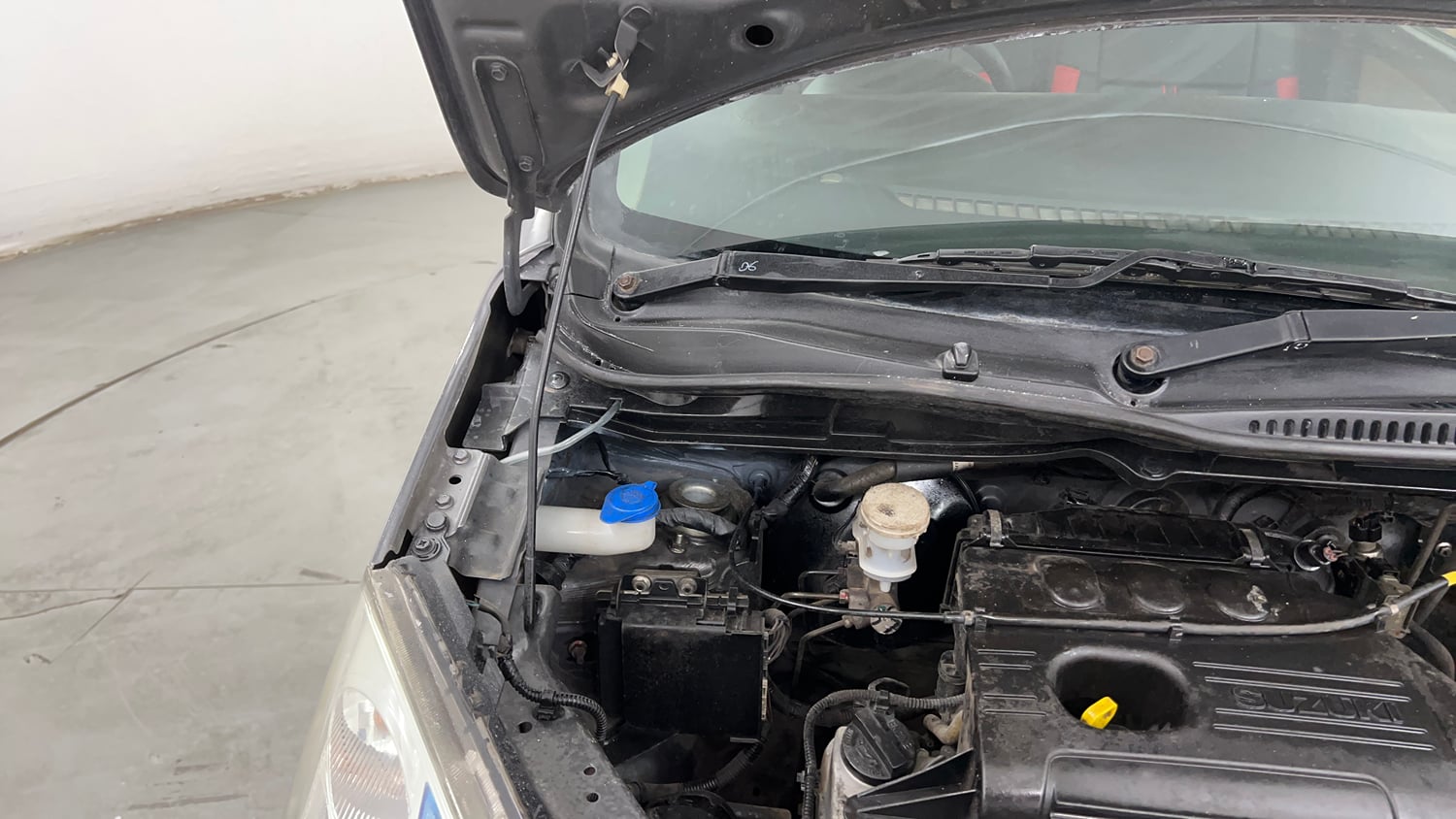 Used 2017 Maruti Suzuki Wagon R LXI CNG Cng Manual engine ENGINE RIGHT SIDE HINGE & APRON VIEW
